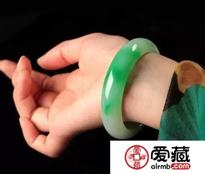 女人戴翡翠好吗 女人佩翡翠的文化