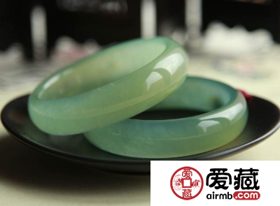岫玉手镯价格 岫玉手镯价格及图片