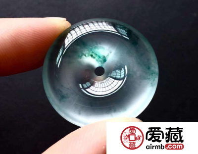 带翡翠吊坠的好处 常戴翡翠吊坠到底好不好