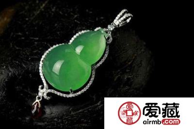 翡翠挂件多少钱一克 翡翠挂件图片价格