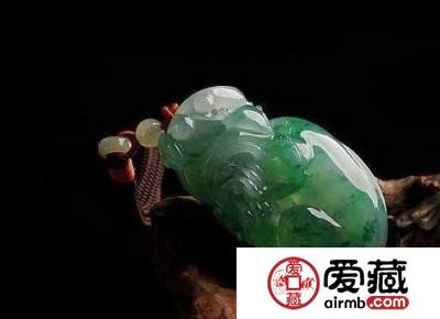 顶级翡翠价格 顶级帝王绿翡翠多少钱一克