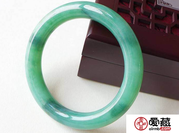 翡翠细糯满绿的好吗 细糯满绿翡翠多少钱