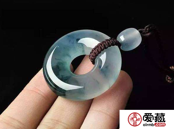 小孩適合戴什么翡翠飾品 這四種保平安寓意好