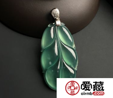 翡翠手镯和翡翠吊坠怎么选 哪个更好