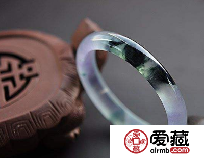 翡翠手镯大概多少钱 什么样的翡翠手镯好