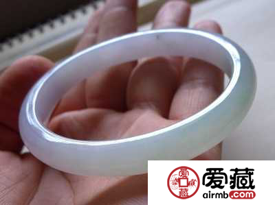 翡翠手镯大概多少钱 什么样的翡翠手镯好