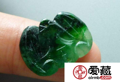 什么是墨绿色翡翠 墨绿色翡翠好不