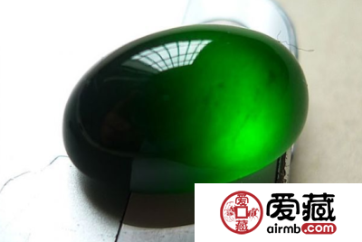 什么是墨绿色翡翠 墨绿色翡翠好不
