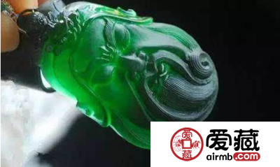 什么是墨绿色翡翠 墨绿色翡翠好不