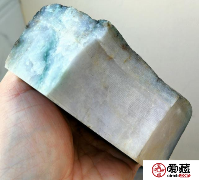 会卡翡翠原石的特点是什么 快来涨姿势