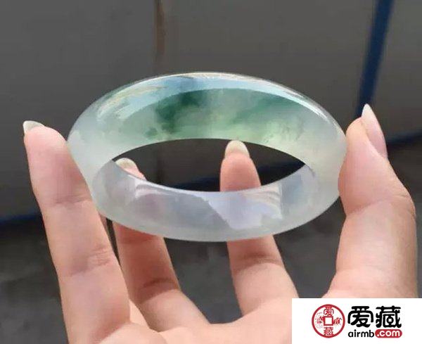 翡翠飘花手镯怎样辨别真伪 辨别翡翠飘花手镯真伪技巧