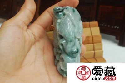如何选购翡翠手把件