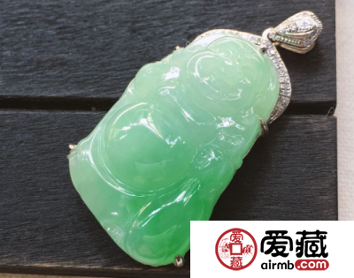浅绿色翡翠多少钱 如何评估它的价格