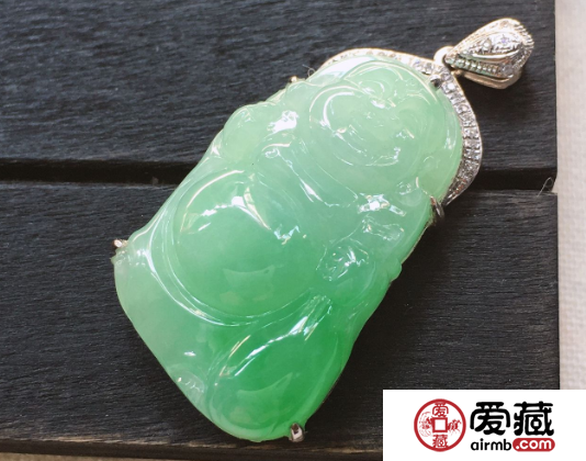 浅绿色翡翠多少钱 如何评估它的价格