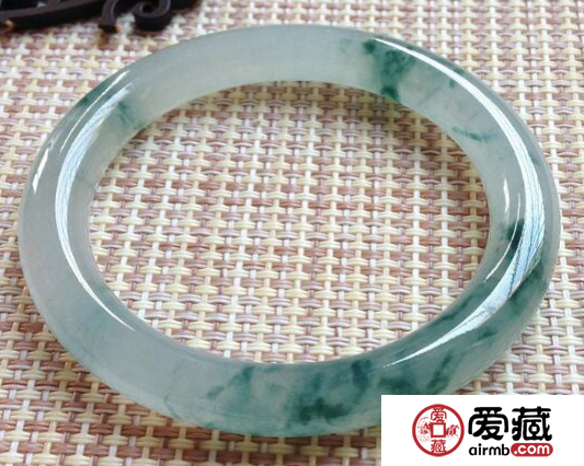 冰種飄藍(lán)花翡翠好嗎 應(yīng)該如何選購(gòu)