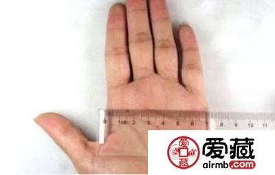 翡翠手镯带多大的合适 翡翠手镯多紧合适