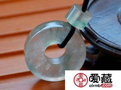 翡翠一直泡水里好吗 翡翠泡水有什么