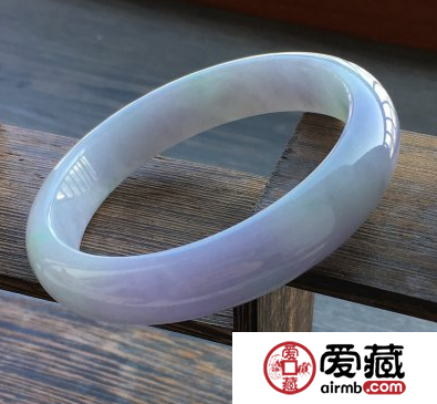 1万价位的翡翠手镯图片 几款1万价位的翡翠手镯