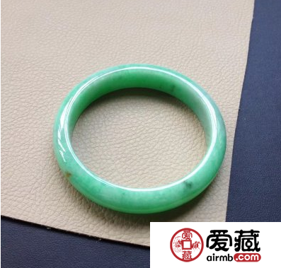 1万价位的翡翠手镯图片 几款1万价位的翡翠手镯
