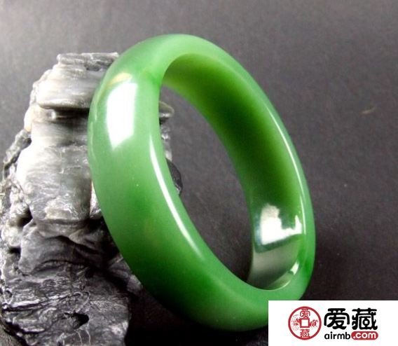和田玉碧玉手镯有黑点 为什么有些碧玉没有黑点