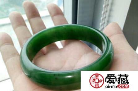 和田玉碧玉手镯有黑点 为什么有些碧玉没有黑点