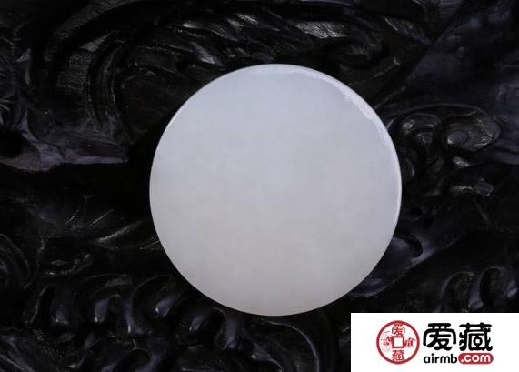翡翠和玉哪個(gè)值錢 哪個(gè)更貴一些