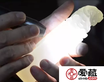 和田玉籽料棉絮打燈圖 和田籽料打燈圖片