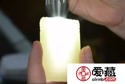 和田玉籽料棉絮打灯图 和田籽料打灯图片