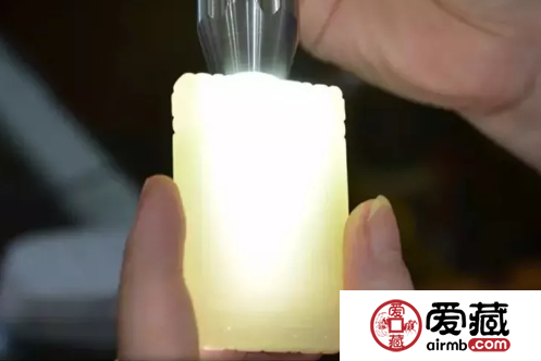 和田玉籽料棉絮打燈圖 和田籽料打燈圖片