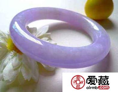 翡翠手镯不戴就要放水里泡 这种方法科学吗