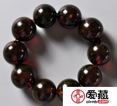 琥珀手串有什么好处？琥珀手串的功效与作用是什么？