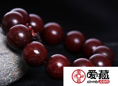 佩戴紫檀手串有什么好处？了解紫檀手串的功效与作用
