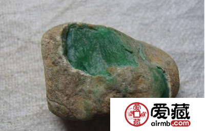 翡翠原石怎么辨别种水 翡翠原石打灯看种水