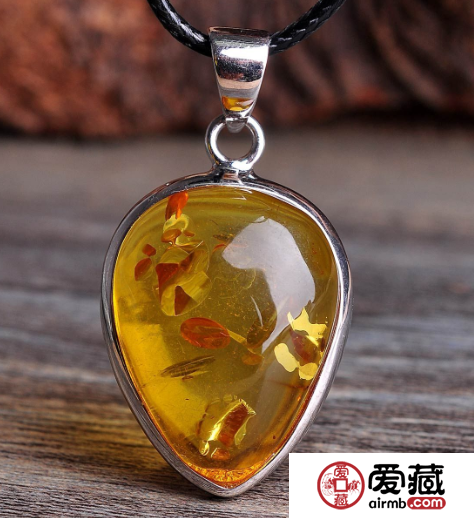 琥珀吊墜一般多少錢 琥珀掛墜價格