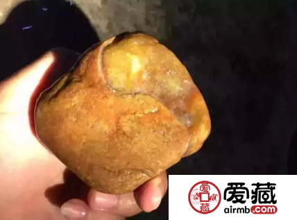 翡翠原石的鉴别方法 鉴别假翡翠原石八大方法