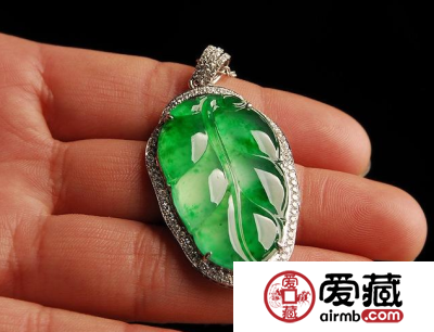 怎么样鉴别真假翡翠 别真假分不清