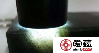 和田玉墨玉鉴别真假 墨玉在强光下的图片