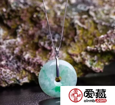 怎么鉴定是不是翡翠 鉴定人造翡翠的方法