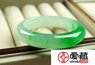 玉手镯那个牌子的好 买玉镯哪个品牌比较靠谱