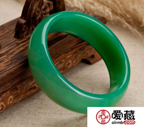 绿玉髓手镯价格 绿玉髓手镯价格表查询