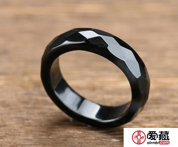 女士佩戴黑玉髓 女士戴黑玉髓有什么好处