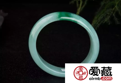 翡翠玉镯价格及图片 翡翠玉镯一般多少钱