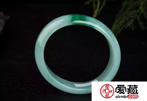 翡翠玉镯价格及图片 翡翠玉镯一般多少钱