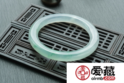 翡翠玉镯价格及图片 翡翠玉镯一般多少钱