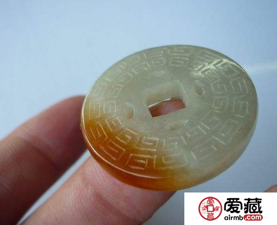 翡翠铜钱的寓意是什么 翡翠铜钱适合佩戴吗