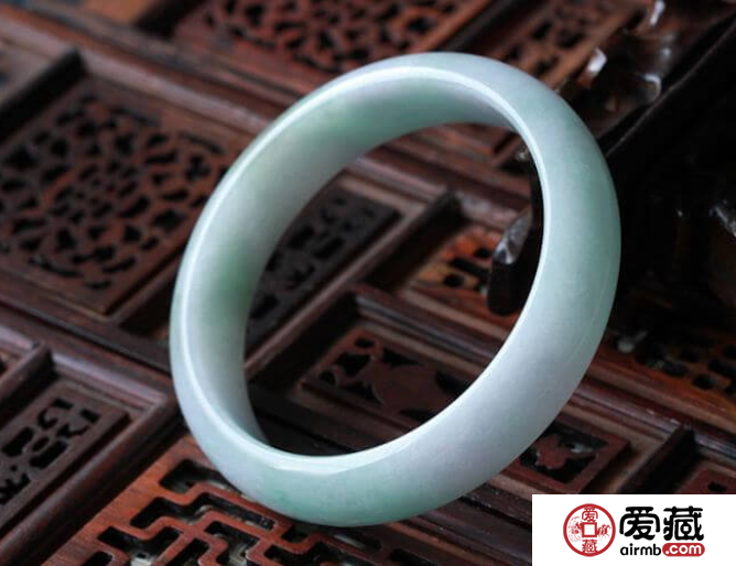 老翡翠價(jià)值 明清老翡翠的價(jià)值高嗎