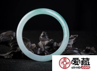 缅甸翡翠手镯多少钱 缅甸翡翠手镯图及价格表