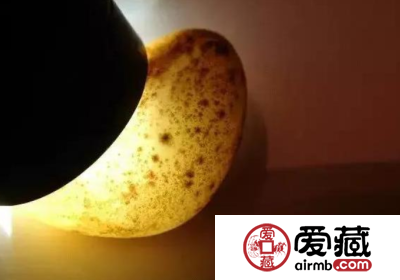 老和田玉真正的沁色 和田玉真的沁色是怎样
