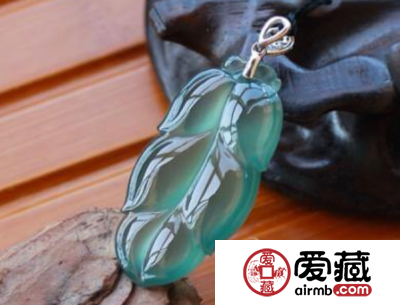 翡翠吊坠价格图片 翡翠吊坠价格如何