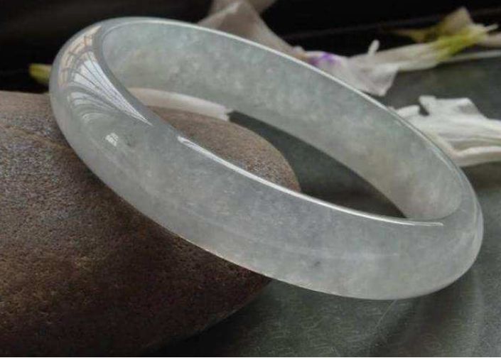 白色冰种翡翠价格 白色冰种翡翠贵吗